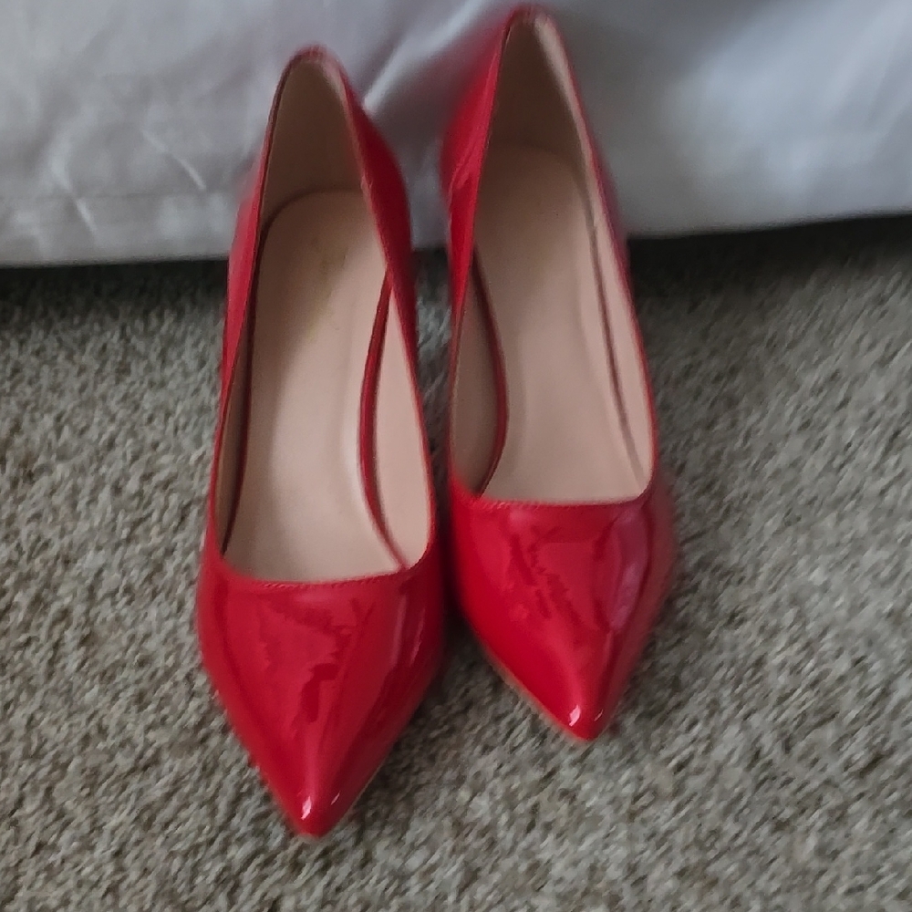 Shiny Red Leather Siletos